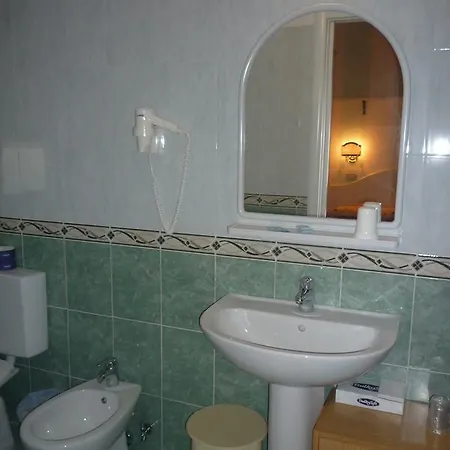 Hotell Pina 3*