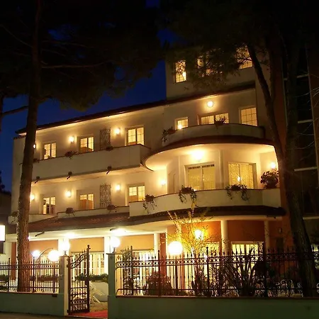Hotel Pina 3*